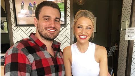 did carley shimkus have her baby|Foxs Carley Shimkus & husband Peter Buchignani。